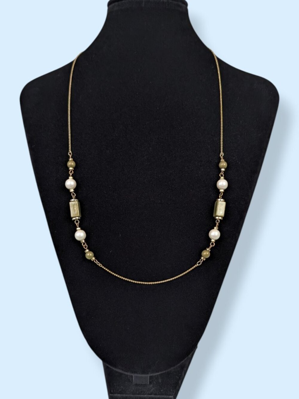 Vintage Green Stone & Faux Pearl Necklace